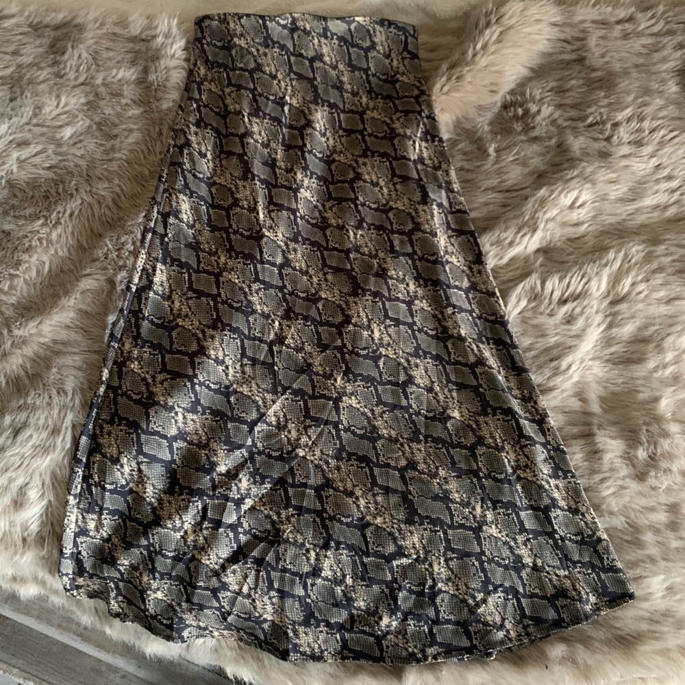 URBAN OUTFITTERS MIDI SKIRT